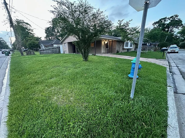 320 S Avenue F — Photo 12