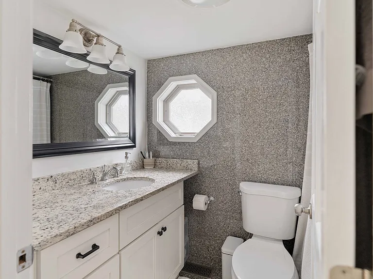 227 Hurley St #1 — Photo 11