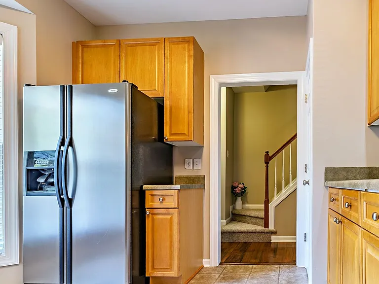 208 Sir William Ln — Photo 8
