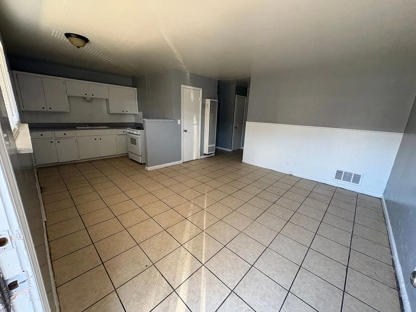 2 bed, 717 sqft, $700 — Photo 2