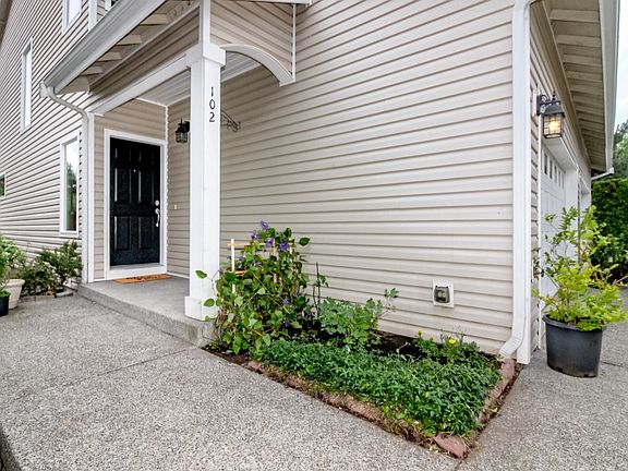 2nd image of 309 Pike St SE #102