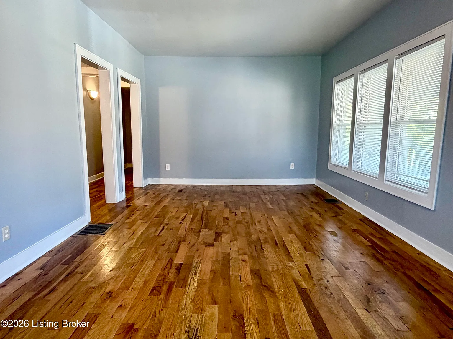 4 bed, 1.0 bath, 1000 sqft, $1,295 — Photo 2