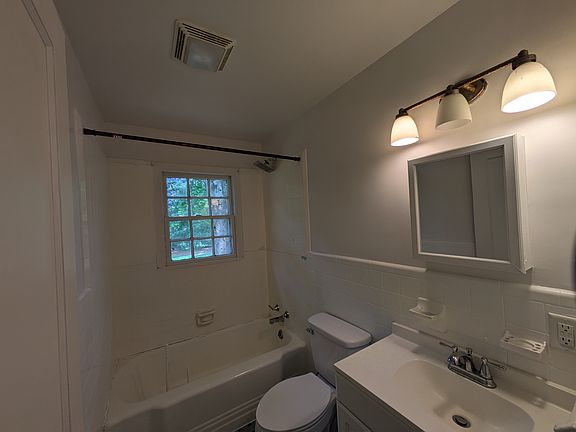 2nd image of 629 Scott Ave