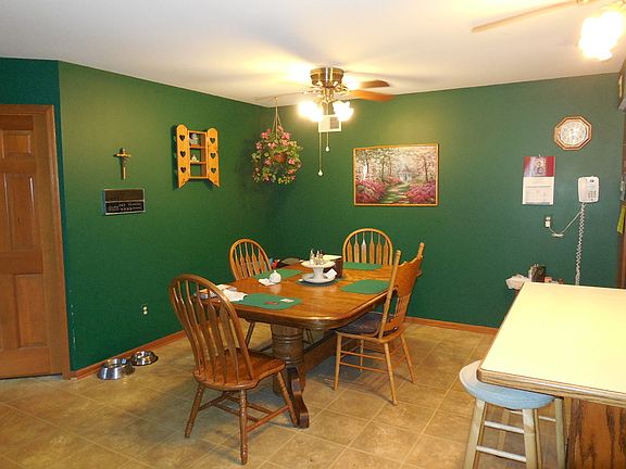 Eat-in-Kitchen Dining Area