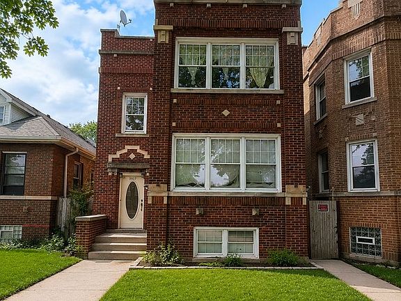 2nd image of 5837 N Washtenaw Ave