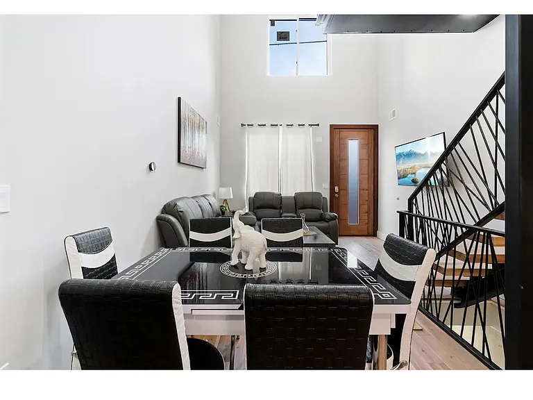 2531 Annin St — Photo 12