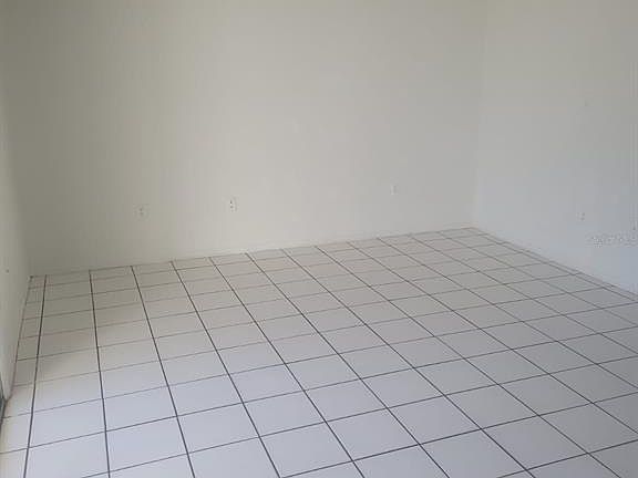 4th image of 804 SKY LAKE CIRCLE #B