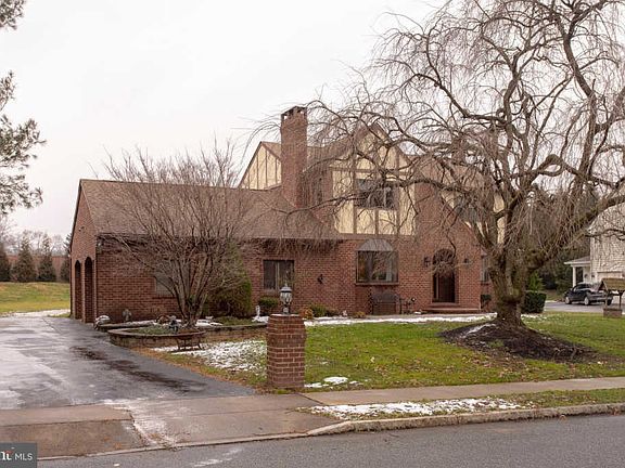 3rd image of 741 Coventry Ln