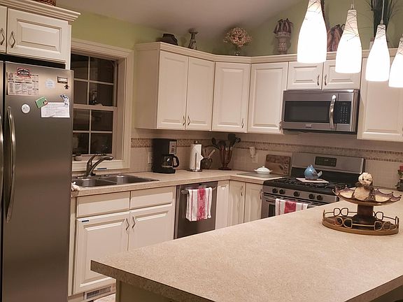 Fully Stocked Kitchen!