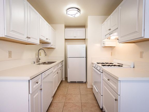 4th image of 10845 Camarillo St APT 110