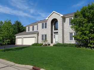 1184 Ridgewood Cir, Lake In The Hills, IL 60156