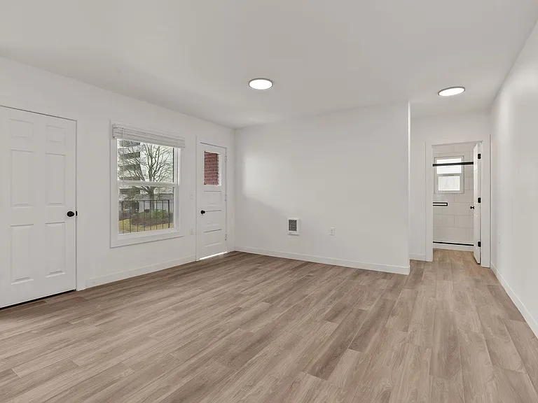 Cambridge Court Apartments — Photo 18