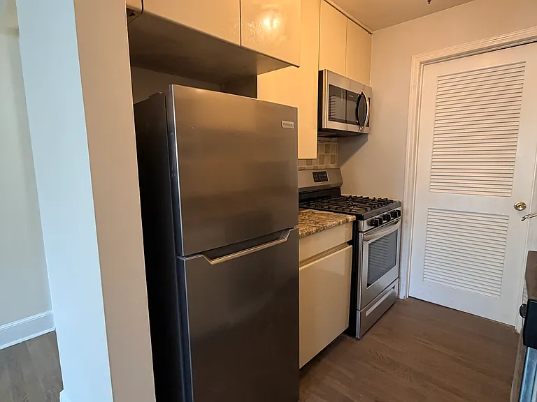 100 1st St #5 — Photo 7