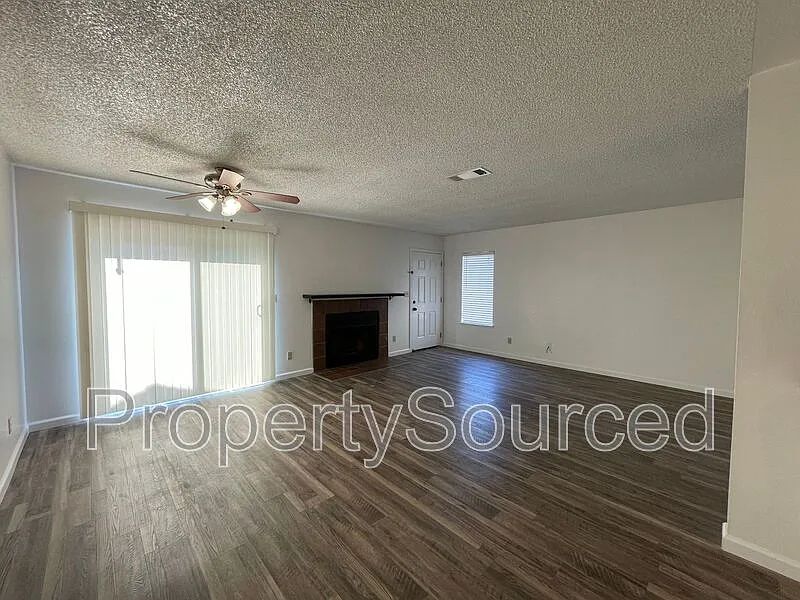 2 bed, 2.0 bath, 976 sqft, $2,195 — Photo 3
