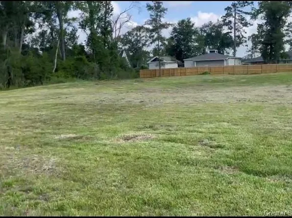 572 Anglewood Dr, Lake Charles, LA 70611