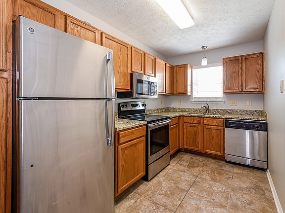 5th image of 3024 Seerley Creek Dr