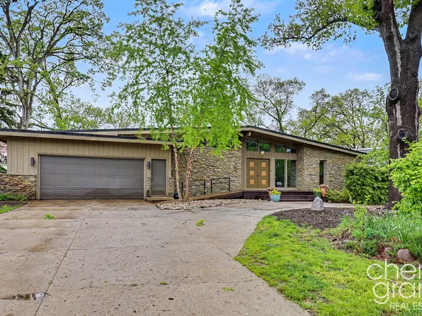 3255 Dorais Dr NE, Grand Rapids, MI 49525