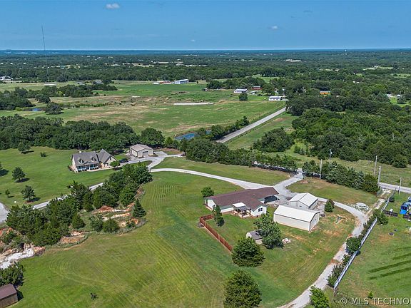 4th image of 713 Pinewood Trails Dr