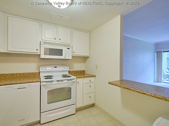 4th image of 2106 Kanawha Blvd E #B117