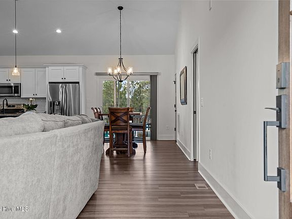 5th image of 20 Forest Lake Drive