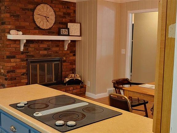5th image of 2154 Clover Ln