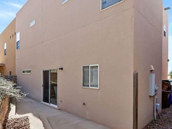2nd image of 2464 Sunridge Dr #Townhouse