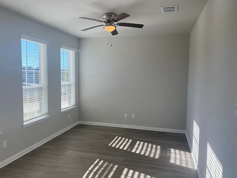 2060 Dade Loop — Photo 4