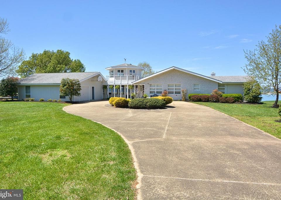 1st image of 119 Prospect Bay Dr W