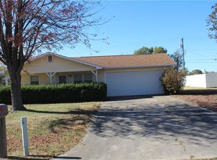 1620 N Walnut St, Iola, KS 66749