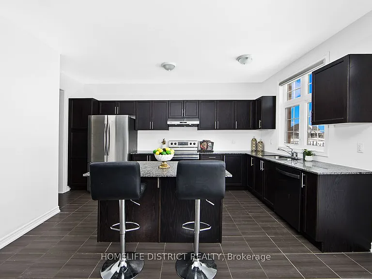 74 Summer Breeze Dr — Photo 10