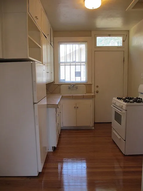903 Lead Avenue SW — Photo 4