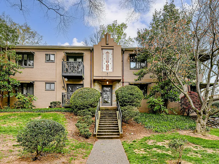 217 N Dotger Ave #D10 — Photo 1