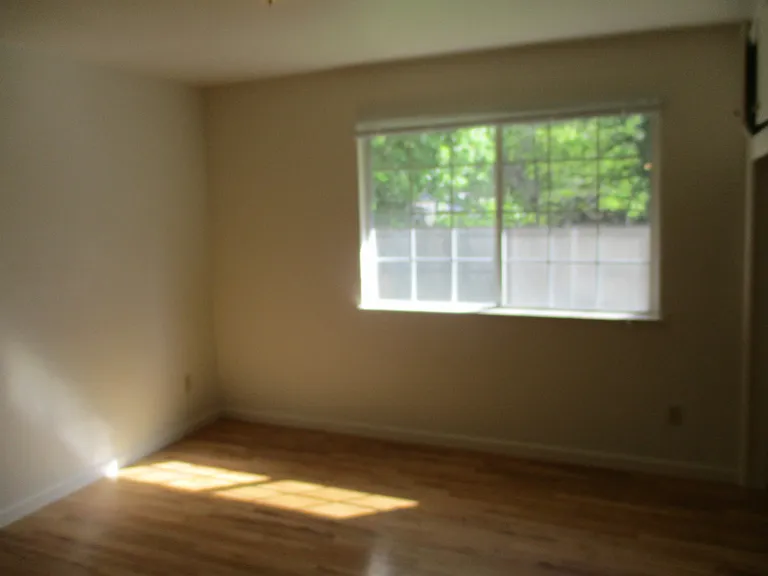 1608 Laburnum Ave — Photo 10