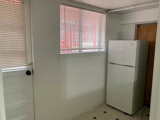 4th image of 20-50 45th St #B2