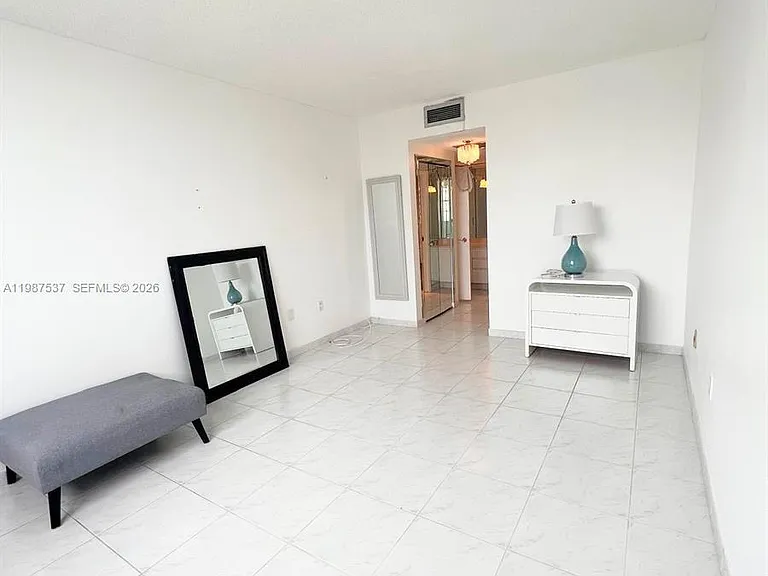 300 Bayview Dr #915 — Photo 9