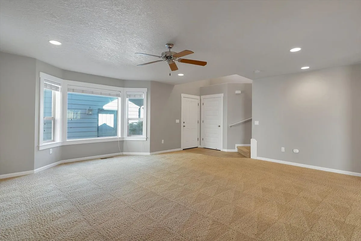 3 bed, 2.5 bath, 1686 sqft, $2,600 — Photo 4