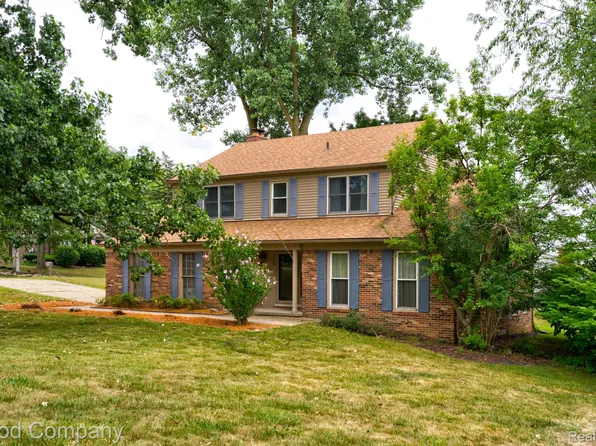 35868 Smithfield Ct, Farmington, MI 48335