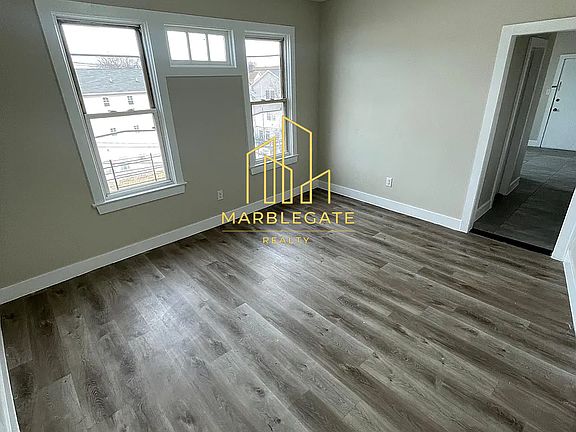 2nd image of 28 Wainwright St #33