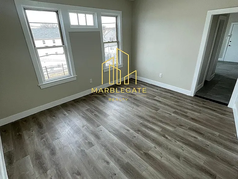 28 Wainwright St #33 — Photo 2