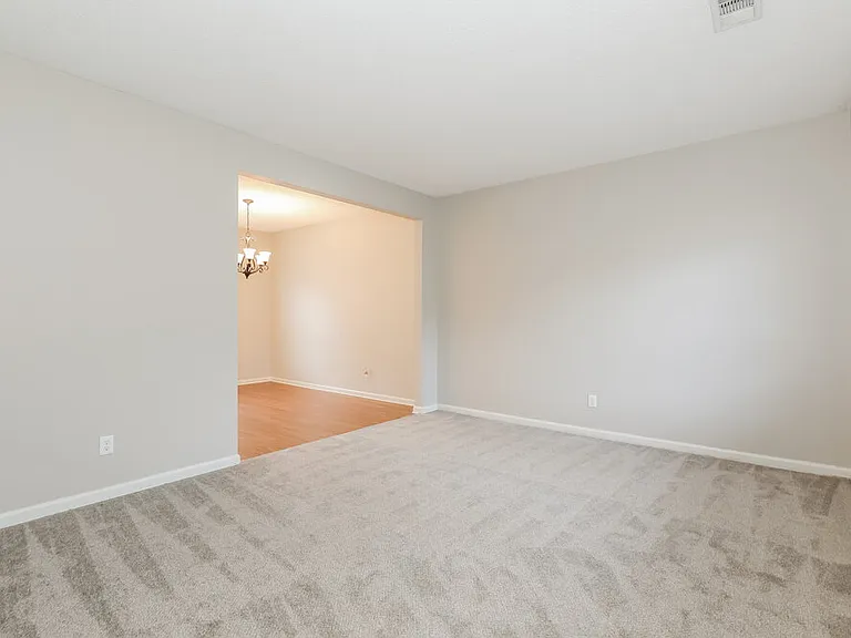 1607 Thornwick Trce — Photo 4