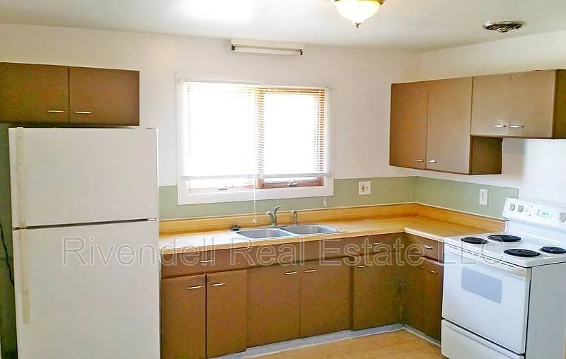 2 bed, 1.0 bath, 900 sqft, $1,750 — Photo 2