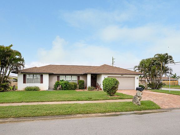 2nd image of 700 Palm Dr