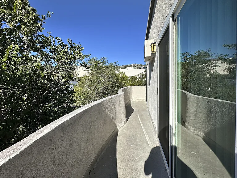 Westmount Towers — Photo 18