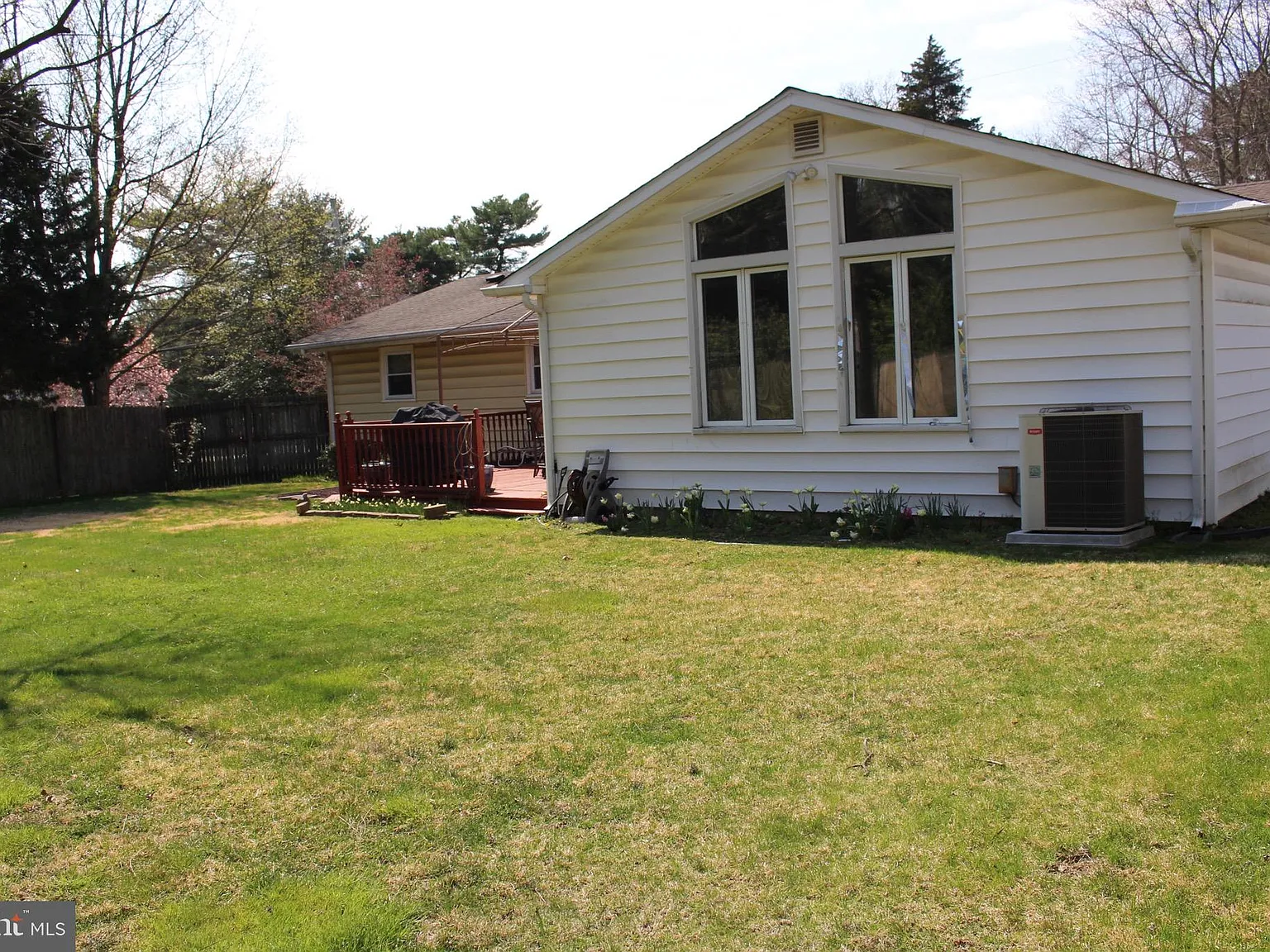 6 bed, 3.0 bath, 2050 sqft, $3,450 — Photo 2