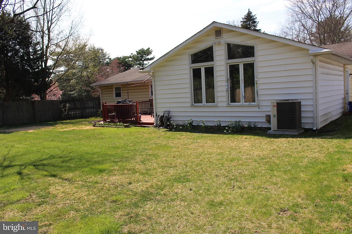 Building Photo - 112 N Harvard Rd