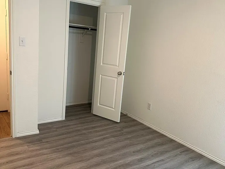 5705 Manarchos Ln — Photo 3