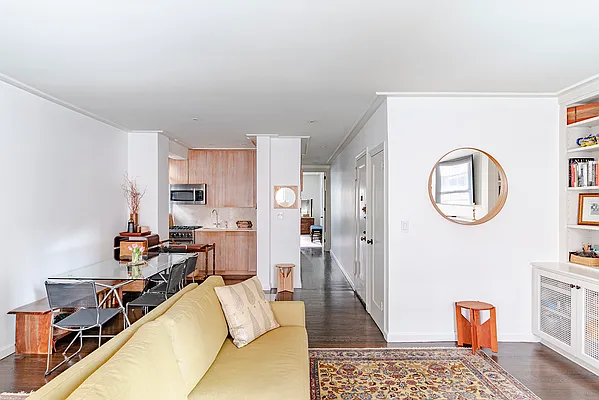 Sold by R New York | media 9