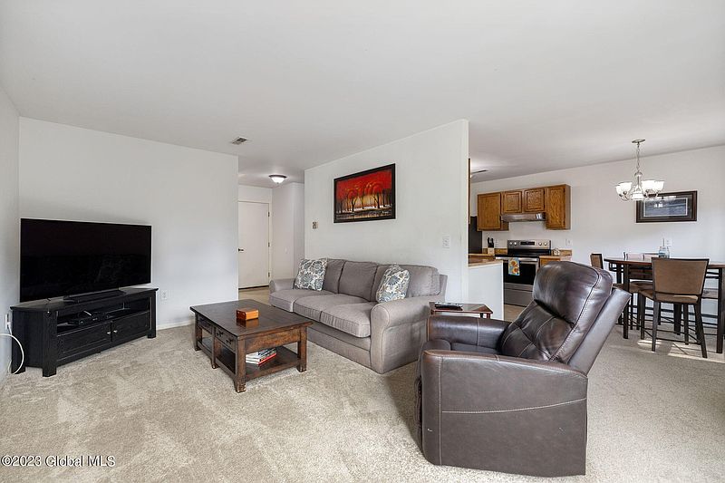 5th image of 184 Tallow Wood Drive