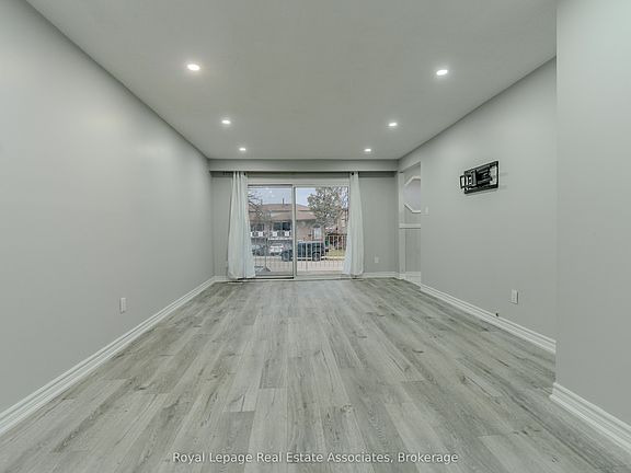 4th image of 337 Hansen Rd N