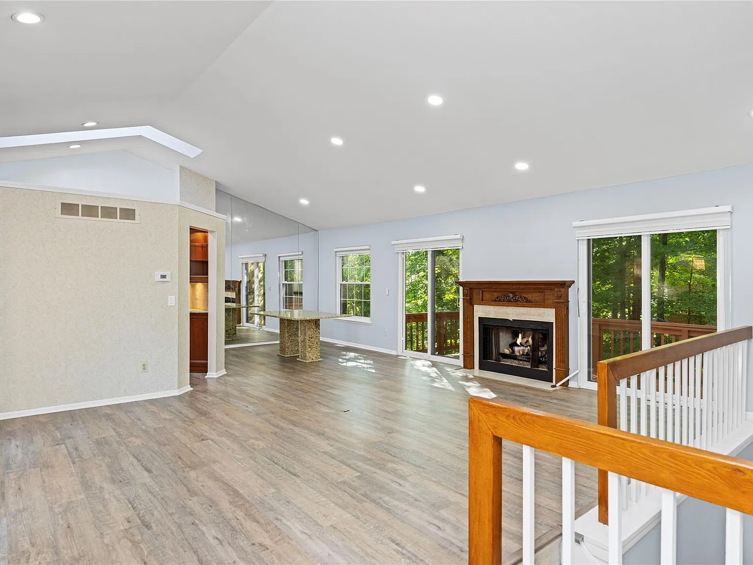 3 bed, 3.0 bath, 1448 sqft, $3,000 — Photo 3